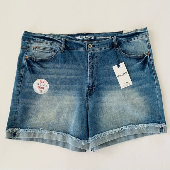 Wallflower | Fearless Curvy Super High Rise Shorty Short 22W Regular NWT - Picture 1 of 10